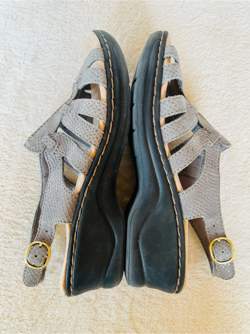 Clarks Lexi Marigold Gray Snake Print Suede Leather Wedge Sandals 6.5